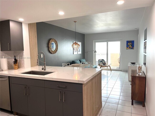 6801 Harding Ave in Miami Beach, FL - Building Photo - Building Photo
