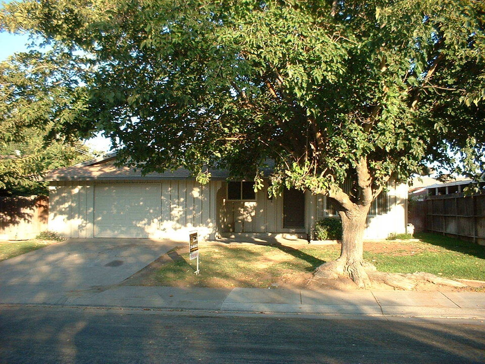 1512 I St in Los Banos, CA - Building Photo