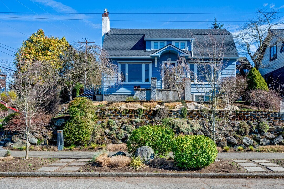 5416 Wallingford Ave N in Seattle, WA - Building Photo