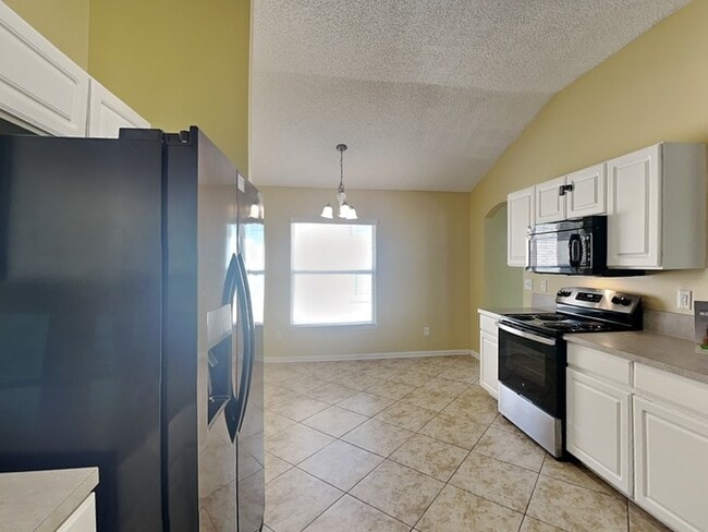 801 MacKenzie Cir in St. Augustine, FL - Foto de edificio - Building Photo