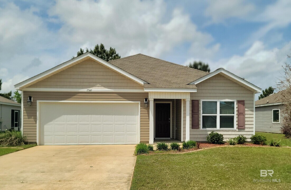 17349 Harding Dr in Foley, AL - Building Photo