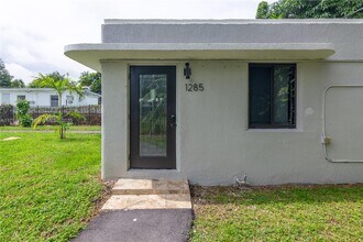 1281 NE 110th St in Miami, FL - Building Photo - Building Photo