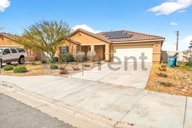 2023 E Lingard St in Lancaster, CA - Foto de edificio - Building Photo