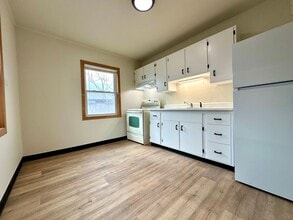 3313-3315 Pompon St in Manitowoc, WI - Building Photo - Building Photo