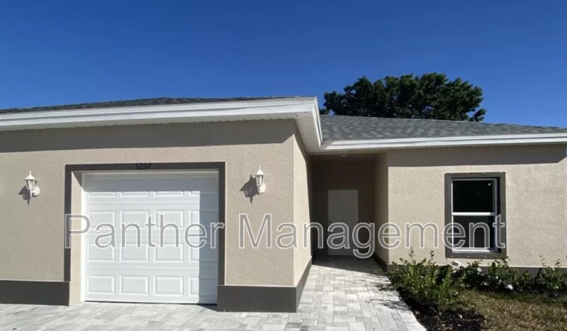 1216 Navigator Rd in Punta Gorda, FL - Building Photo