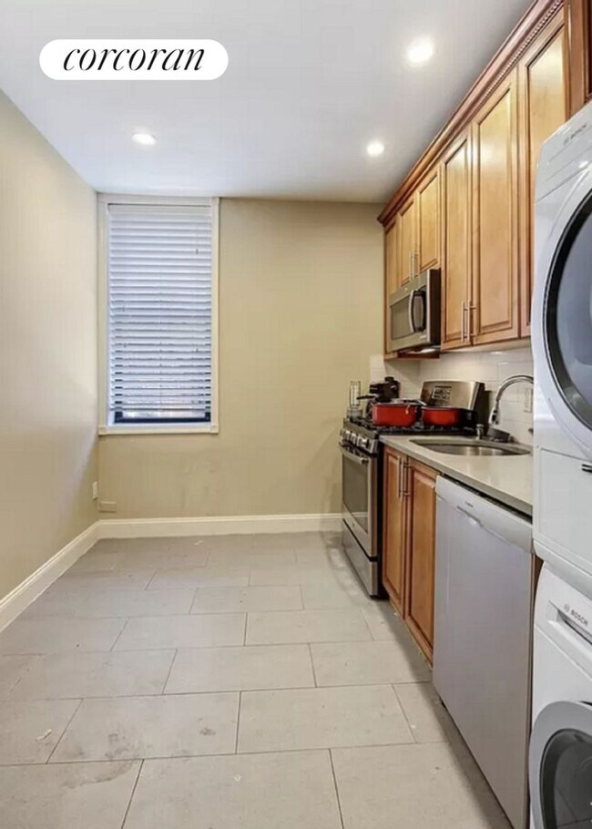 155 Bleecker St in New York, NY - Building Photo - Building Photo