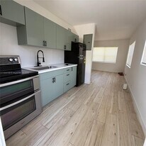 1827 N Dixie Hwy in Fort Lauderdale, FL - Building Photo