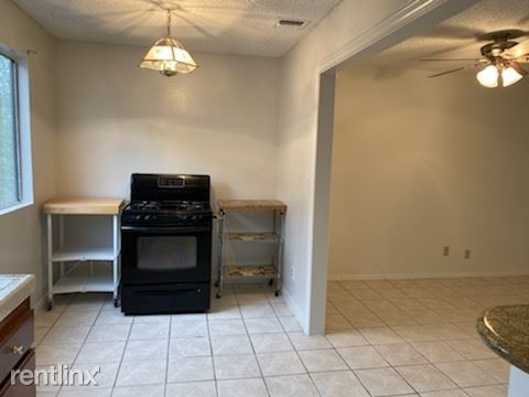 1711 Grismer Ave in Burbank, CA - Building Photo - Building Photo