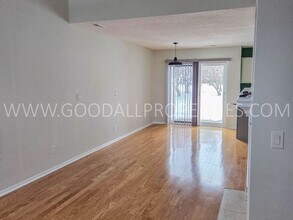 811 Burr Oaks Dr in West Des Moines, IA - Building Photo - Building Photo