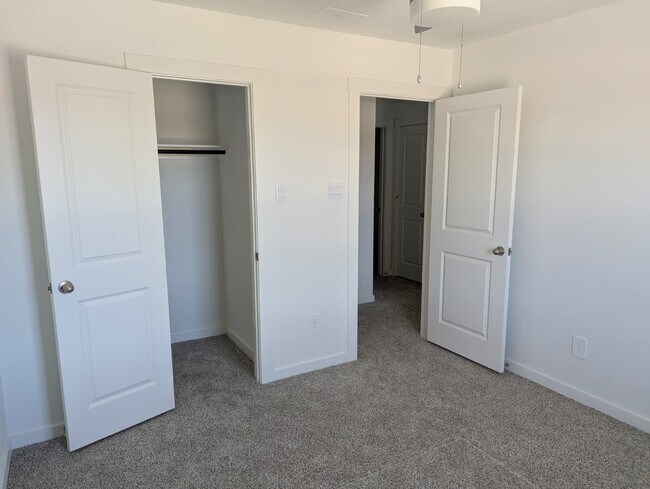 property at 1019 Vista Pointe Dr