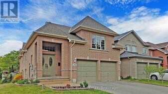 1800 Holbrook Ct in Pickering, ON - Building Photo