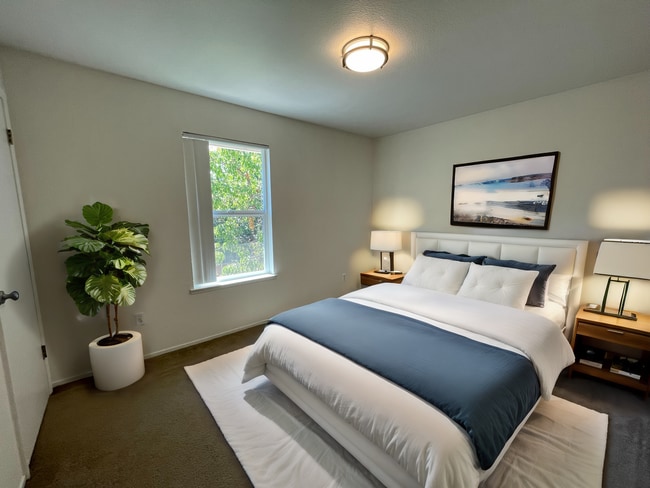 Sunset Creek Apartments in Fairfield, CA - Building Photo - Building Photo