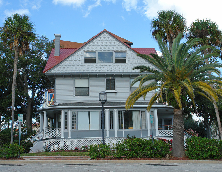 220 Magnolia Ave in Daytona Beach, FL - Foto de edificio