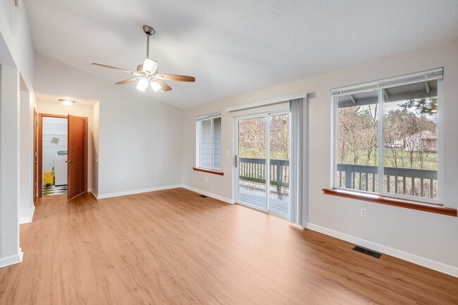 16015 SW Division St in Sherwood, OR - Building Photo - Building Photo