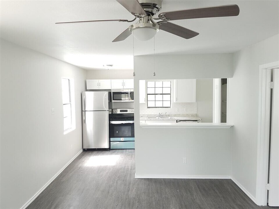 915 Eleanor St Photo