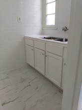 1801 N Kingsley Dr, Unit 3930-24 in Los Angeles, CA - Building Photo - Building Photo