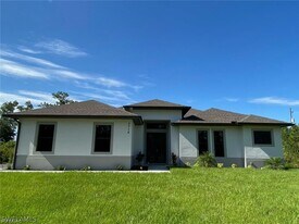 3724 2nd Ave NE in Naples, FL - Building Photo