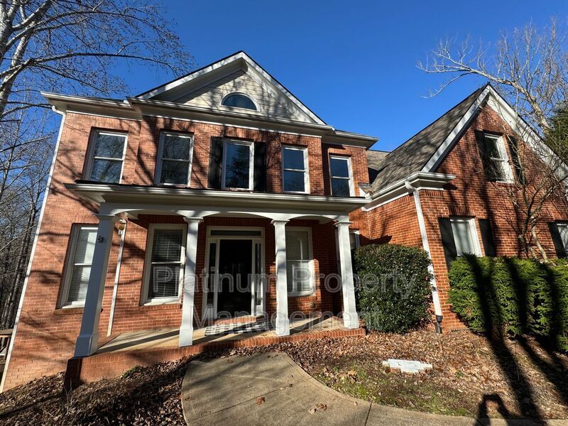 304 Sourwood Ln in Canton, GA - Building Photo