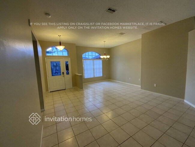 9001 Westbay Blvd in Tampa, FL - Foto de edificio - Building Photo