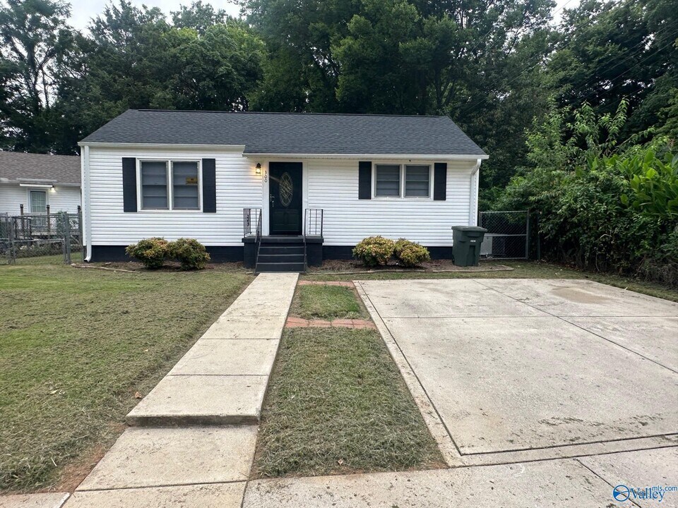 300 N Plymouth Rd NW in Huntsville, AL - Building Photo