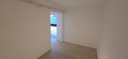 288 Whitmore St, Unit 211 in Oakland, CA - Building Photo - Building Photo
