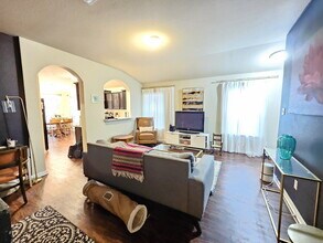 1608 Monte Vista Dr in Lockhart, TX - Building Photo - Building Photo