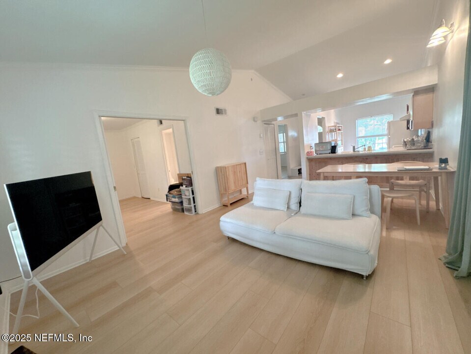 3548 Tiara Way W in Jacksonville, FL - Building Photo