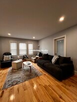 296 Arlington St, Unit 1T in Watertown, MA - Building Photo