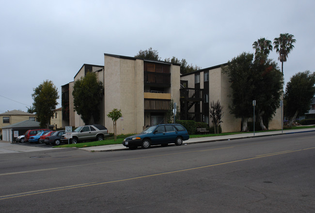 Pacific Beach Shores in San Diego, CA - Foto de edificio - Building Photo