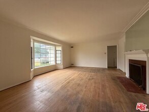15471 Victory Blvd in Los Angeles, CA - Building Photo - Building Photo