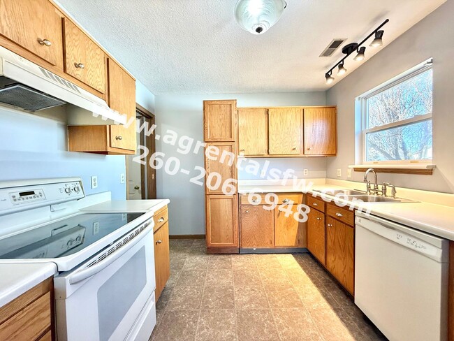 3314 Foxcroft Dr in Fort Wayne, IN - Building Photo - Building Photo