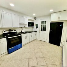 11 Blue Spruce Rd in Levittown, NY - Building Photo - Building Photo