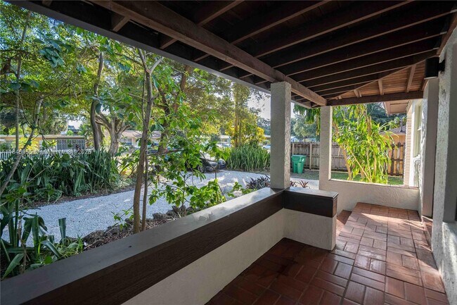 1691 NE 143rd St in North Miami, FL - Building Photo - Building Photo
