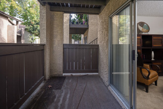Maple Hill in Fontana, CA - Foto de edificio - Interior Photo