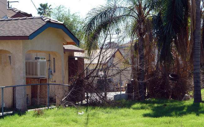 Gray Palm Apartments in San Bernardino, CA - Building Photo - Building Photo