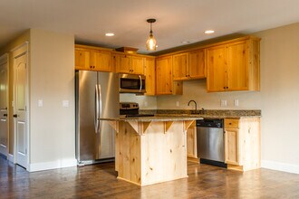 419 N 11th St in Philomath, OR - Foto de edificio - Building Photo