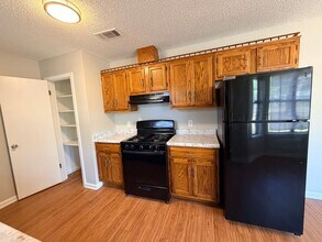 8306 Oxford Valley Dr in Little Rock, AR - Building Photo - Building Photo