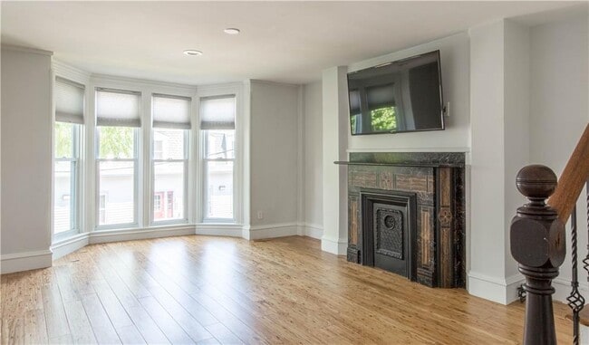 15 Melrose St in East Greenwich, RI - Building Photo - Building Photo
