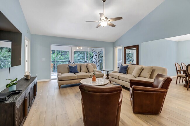 193 Via Perignon, Unit 3-4 in Naples, FL - Building Photo - Building Photo