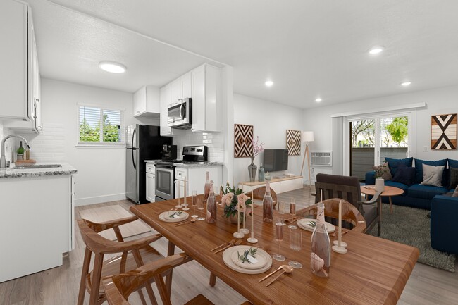 The Huntley Apartments in Hayward, CA - Foto de edificio - Building Photo