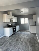 120 W 73RD ST in Los Angeles, CA - Building Photo