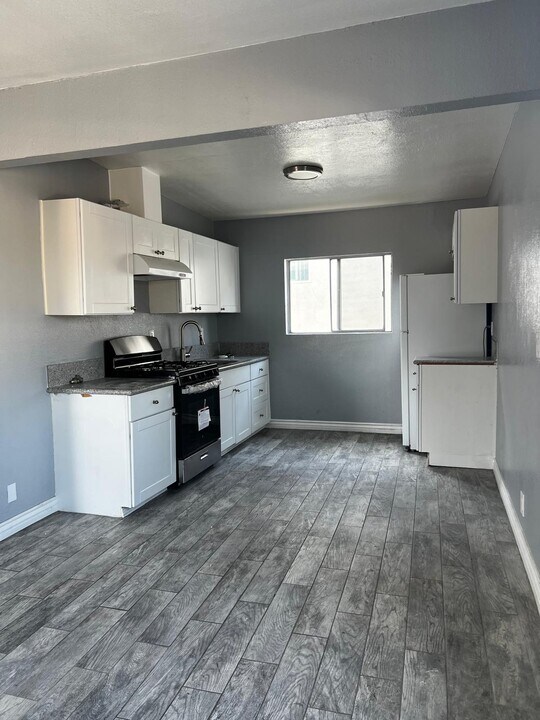 120 W 73RD ST in Los Angeles, CA - Foto de edificio