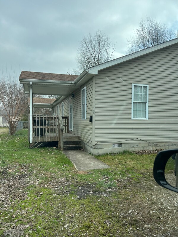 property at 107 S 6th St