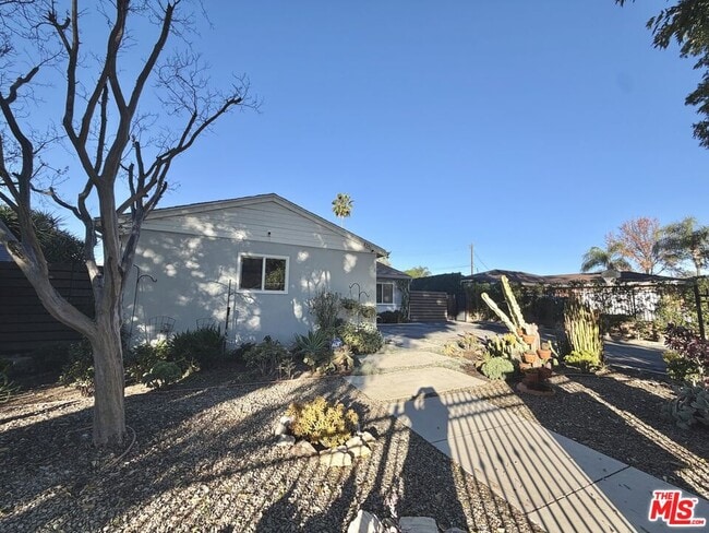 8541 Dempsey Ave in Los Angeles, CA - Building Photo - Building Photo