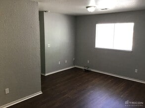 700 Mamilane in Modesto, CA - Building Photo - Building Photo