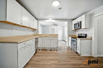 2727 Jamestown Ave in Hampton, VA - Building Photo - Building Photo