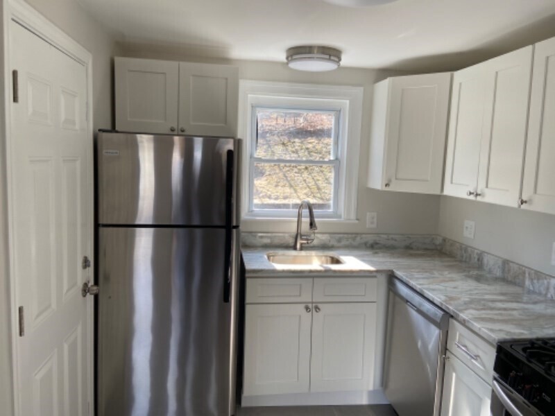 10 Bateman St in Boston, MA - Building Photo