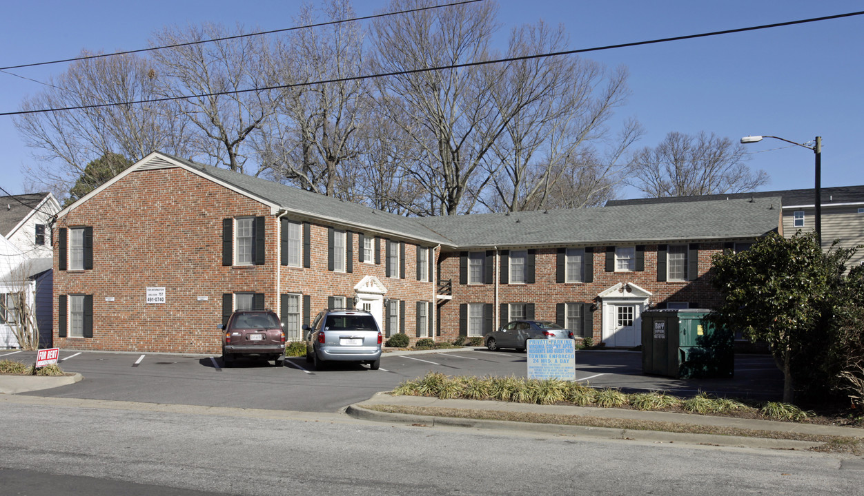 Virginia Colony Apartments in Virginia Beach, VA - Building Photo