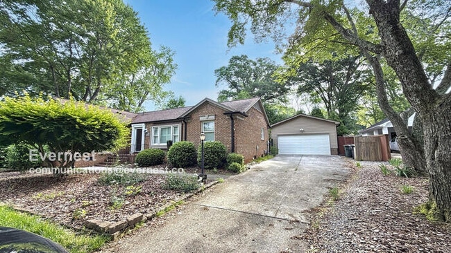 1902 Dickens Dr in Greensboro, NC - Building Photo - Building Photo