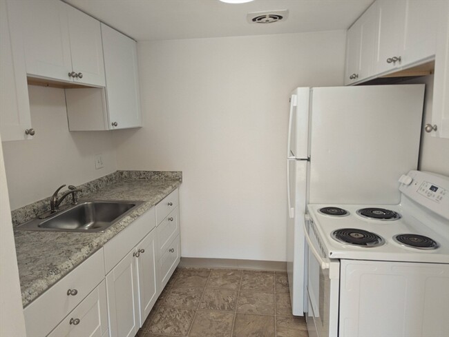 525 Highland Ave, Unit 46 in Malden, MA - Building Photo - Building Photo